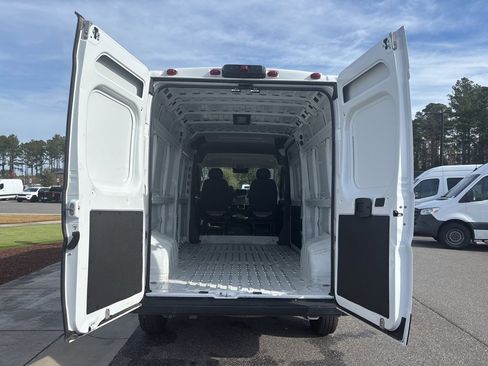 Used 2025 RAM ProMaster 2500 w/ Convenience Group image 15