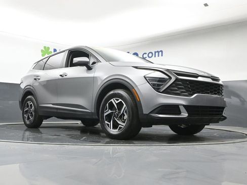 Used 2025 Kia Sportage LX image 25