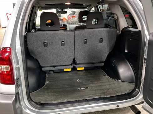 Used 2005 Toyota RAV4 4WD image 33