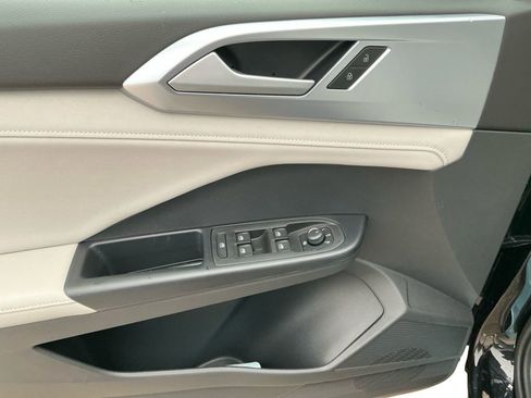 New 2025 Volkswagen Taos SE image 21