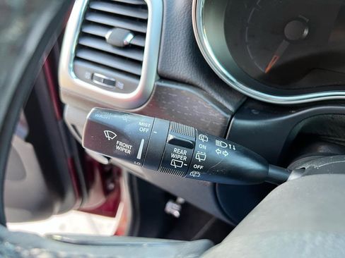 Used 2018 Jeep Grand Cherokee Laredo image 12