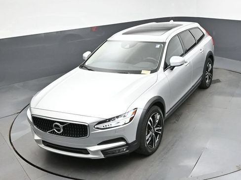 Used 2018 Volvo V90 T5 Cross Country w/ Plus Package AWD/4WD image 19