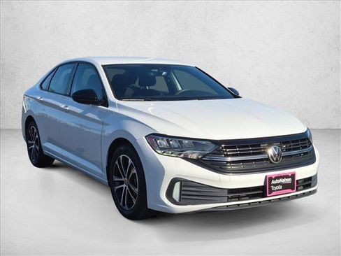 Used 2023 Volkswagen Jetta Sport FWD image 3