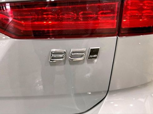 Certified 2025 Volvo V60 B5 Cross Country Plus image 8