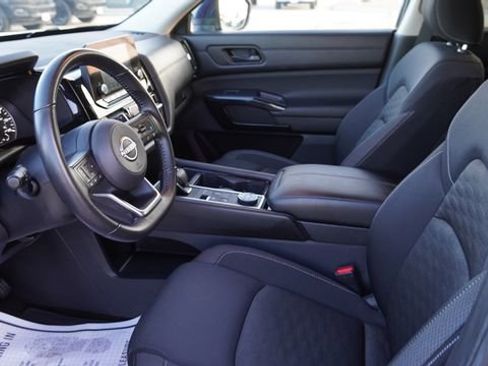 Used 2024 Nissan Pathfinder SV image 20
