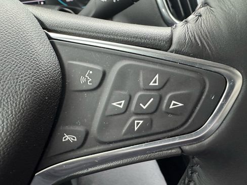 Used 2018 Chevrolet Equinox LT image 19