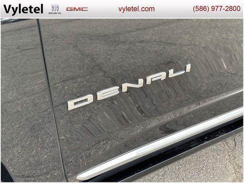 Used 2023 GMC Yukon XL Denali image 8