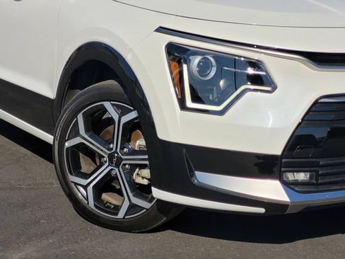 Certified 2025 Kia Niro EX Touring FWD image 11