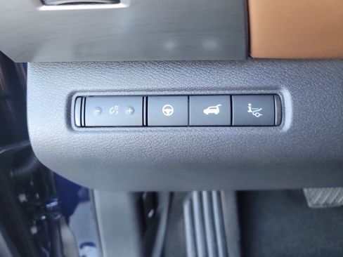 Used 2025 Nissan Pathfinder Platinum w/ Cargo Package image 31