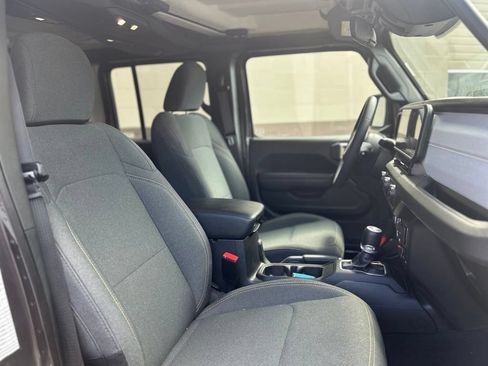 Used 2018 Jeep Wrangler Unlimited Rubicon w/ LED Lighting Group AWD/4WD image 15