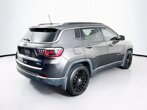 Used 2018 Jeep Compass Latitude image 9