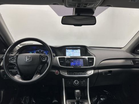 Used 2017 Honda Accord Touring image 18