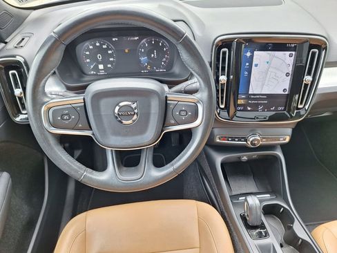 Used 2019 Volvo XC40 T5 Momentum image 19