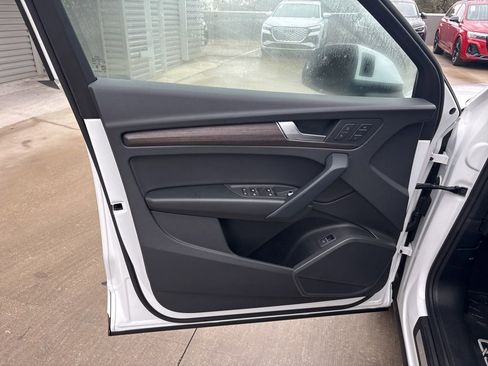 Used 2025 Audi Q5 2.0T Premium w/ Convenience Plus Package image 10