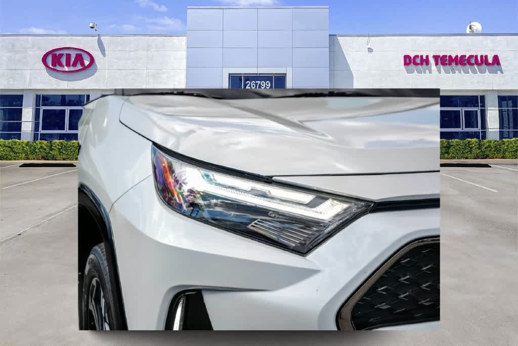 Used 2024 Toyota RAV4 XSE w/ Weather Package AWD/4WD image 4