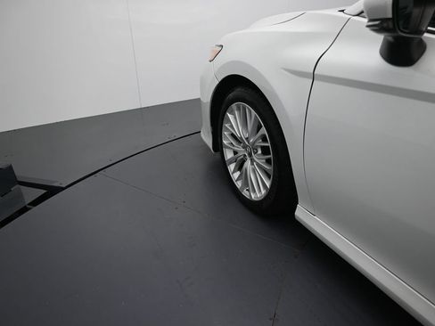 Used 2018 Toyota Camry XLE FWD image 12
