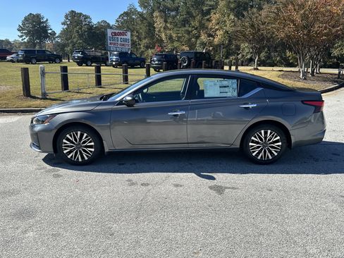 New 2025 Nissan Altima 2.5 SV image 8