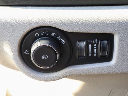 Used 2017 Chrysler Pacifica Touring-L image 15