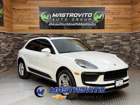 Used 2022 Porsche Macan AWD/4WD image 1