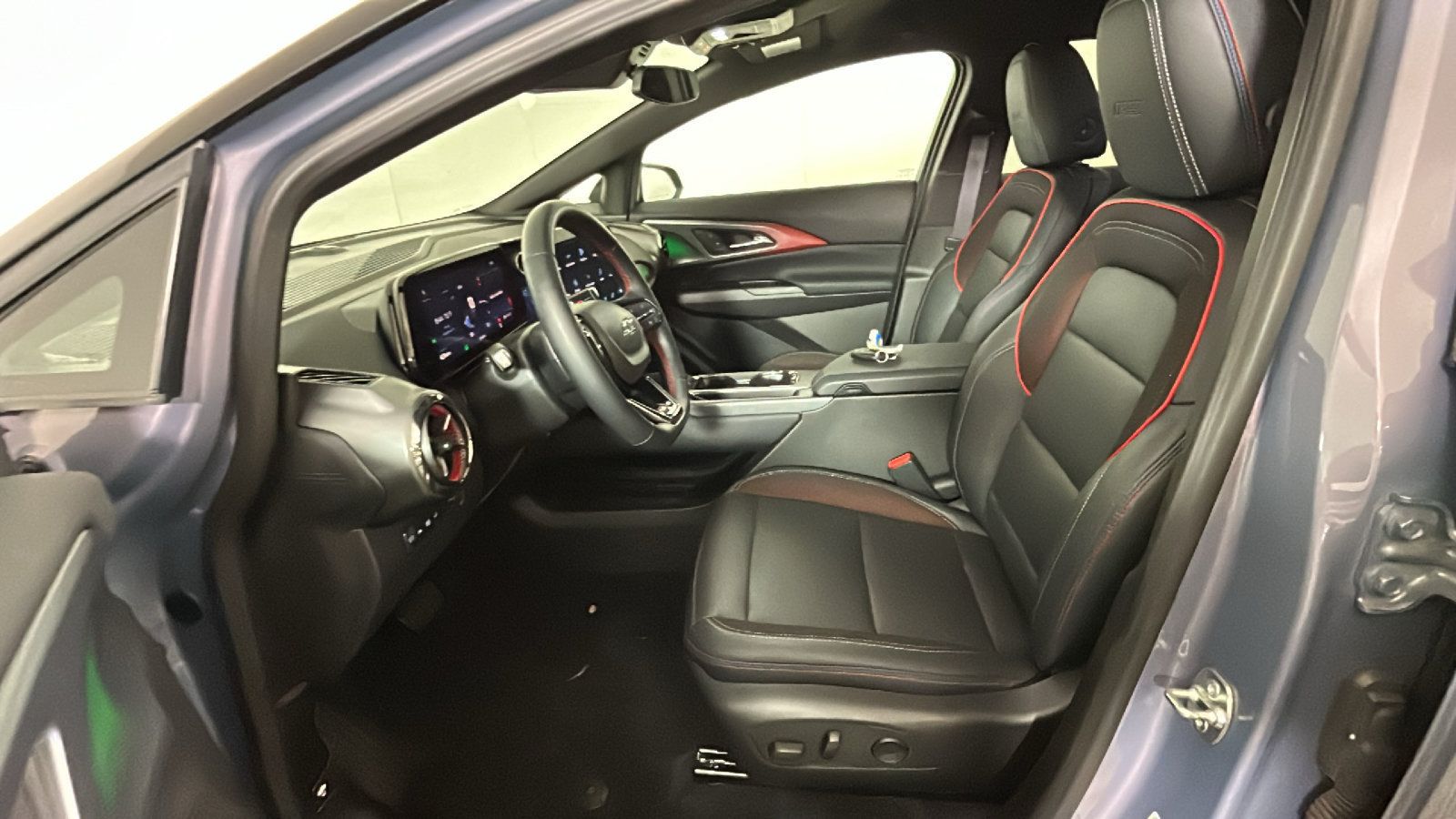 Used 2024 Chevrolet Equinox EV RS FWD image 14