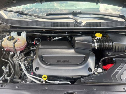 Used 2023 Chrysler Pacifica Touring-L FWD image 28