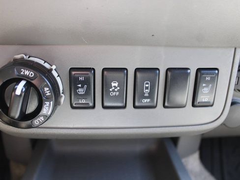 Used 2014 Nissan Frontier SV w/ SV Value Truck Package AWD/4WD image 36