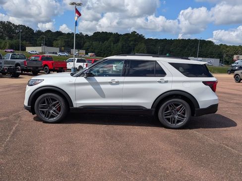 New 2026 Ford Explorer ST-Line w/ ST-Line Street Pack RWD image 2