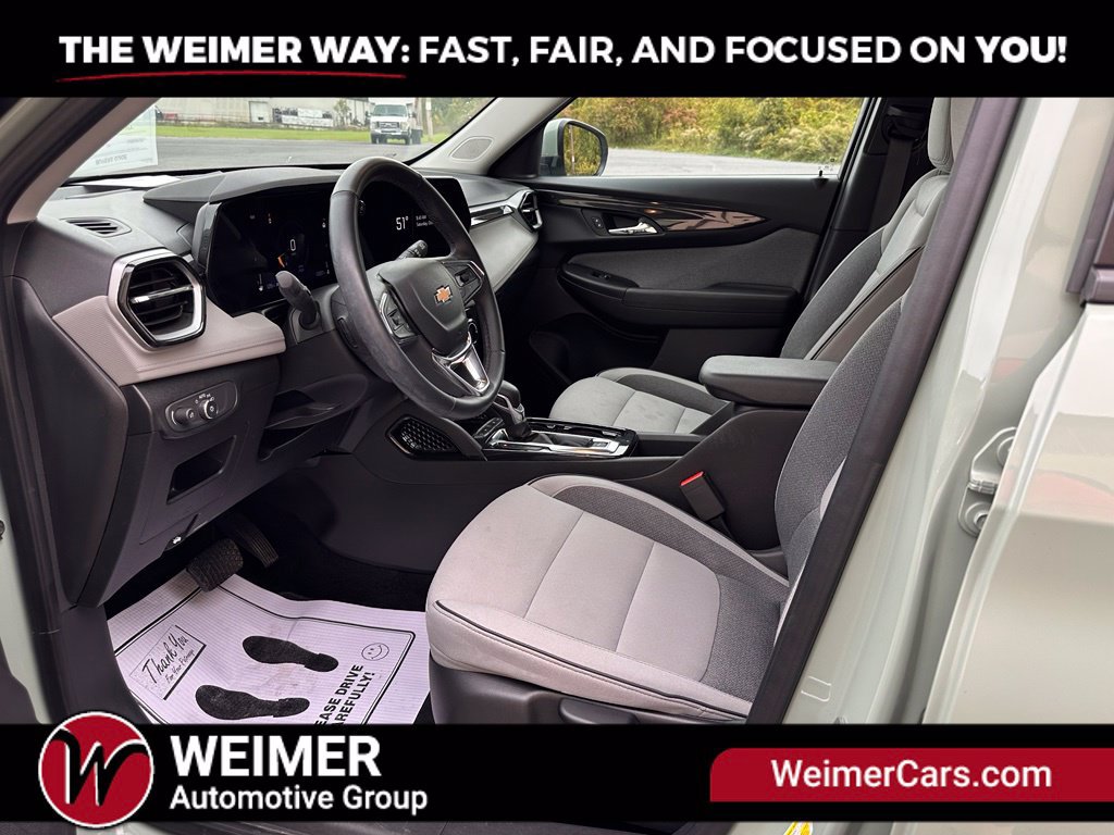 Used 2025 Chevrolet TrailBlazer LT w/ LT Cold Weather Package AWD/4WD image 10