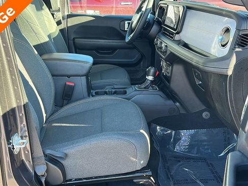 Used 2025 Jeep Wrangler Unlimited Sahara image 32