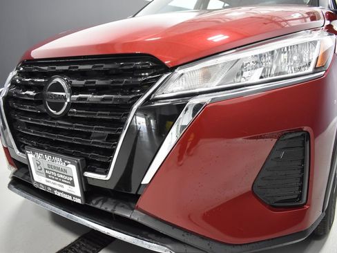 Used 2021 Nissan Kicks SV FWD image 11