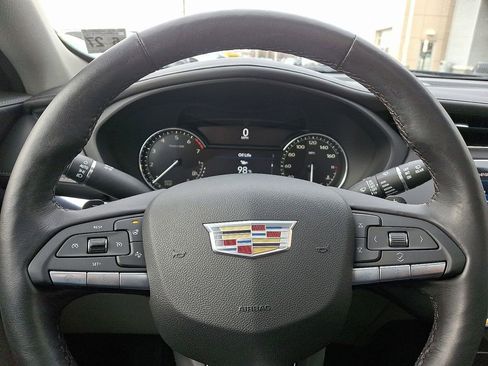 Certified 2022 Cadillac XT4 Luxury w/ Cold Weather Package image 20