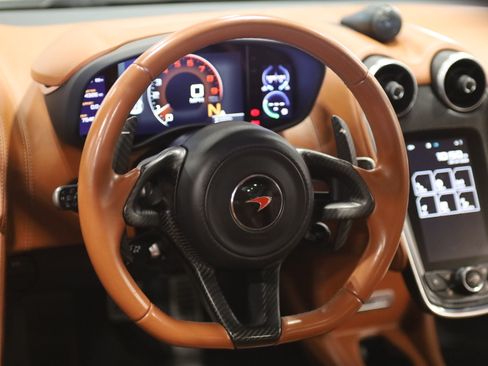 Used 2017 McLaren 570S RWD image 24