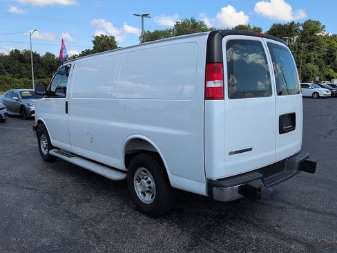 Used 2025 Chevrolet Express 2500 w/ Driver Convenience Package RWD image 5