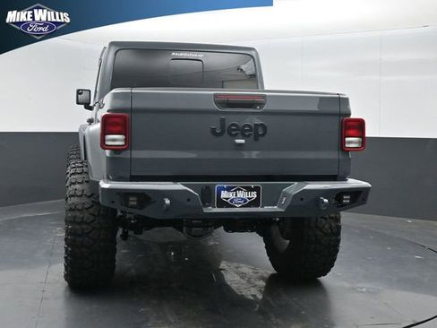 Used 2025 Jeep Gladiator Overland AWD/4WD image 6