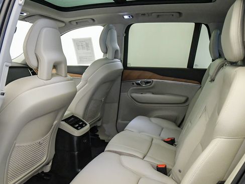 Used 2022 Volvo XC90 T8 Inscription Expression w/ Advanced Package AWD/4WD image 19