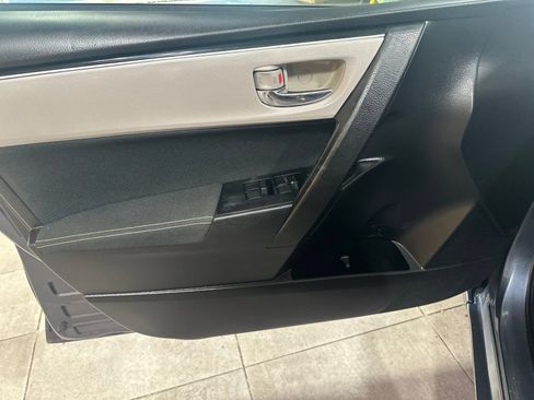 Used 2017 Toyota Corolla LE FWD image 18