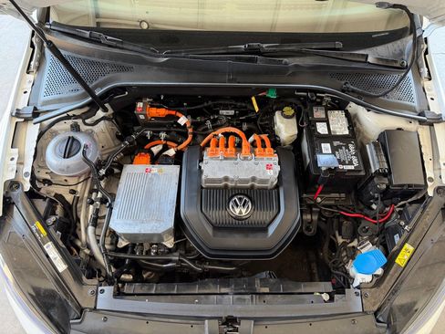 Used 2016 Volkswagen e-Golf SEL Premium w/ Driver Assistance Package FWD image 48