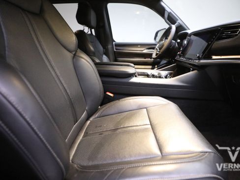 Used 2024 Jeep Wagoneer Base 4x4 w/ HD Trailer Tow Package image 11