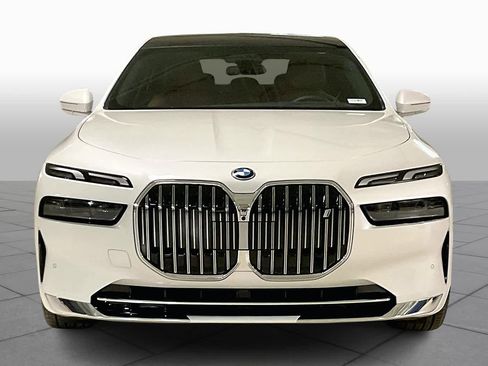 Used 2025 BMW i7 eDrive50 image 3