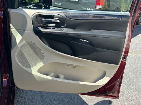 Used 2018 Dodge Grand Caravan SE FWD image 14