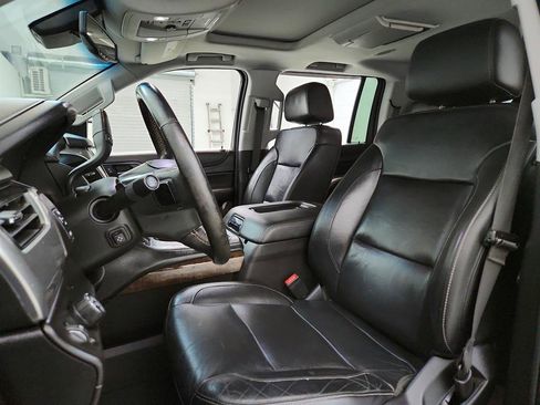 Used 2019 Chevrolet Suburban LT RWD image 14