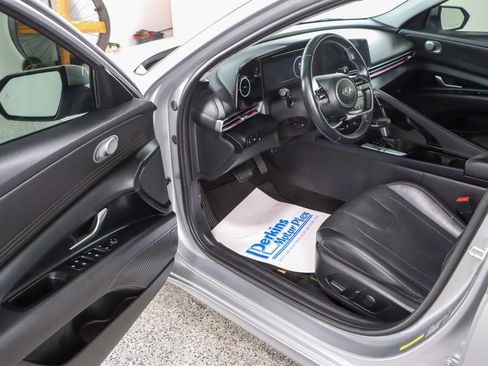 Used 2021 Hyundai Elantra Limited image 3