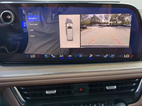 Used 2025 Chevrolet Suburban High Country image 13