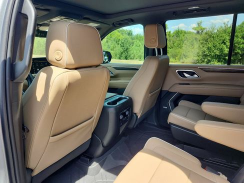 Used 2024 Chevrolet Tahoe Premier AWD/4WD image 13