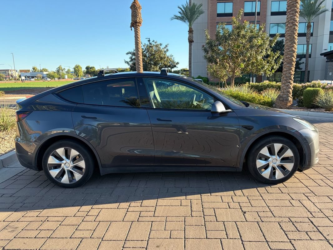 Used 2021 Tesla Model Y Long Range AWD/4WD image 2