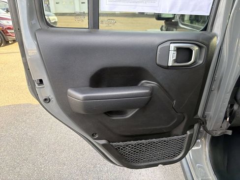 Used 2023 Jeep Wrangler Unlimited Rubicon 4xe w/ Cold Weather Group AWD/4WD image 13