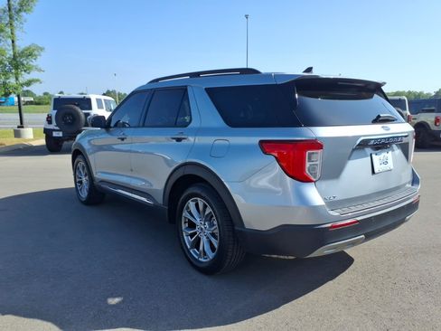 Certified 2022 Ford Explorer XLT w/ Equipment Group 202A RWD image 5