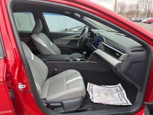 Used 2025 Toyota Camry SE w/ Convenience Package image 24