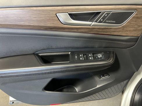 Used 2024 Volkswagen Atlas SEL Premium R-Line image 19