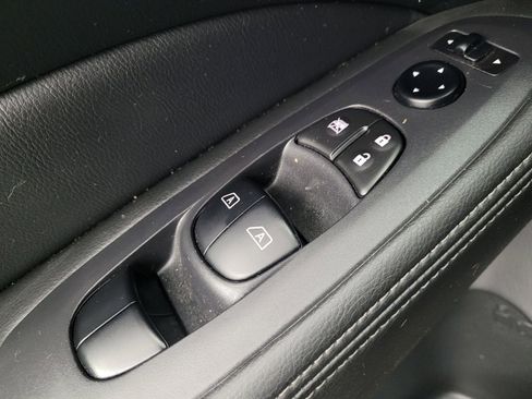 Used 2020 Nissan Pathfinder SV image 27